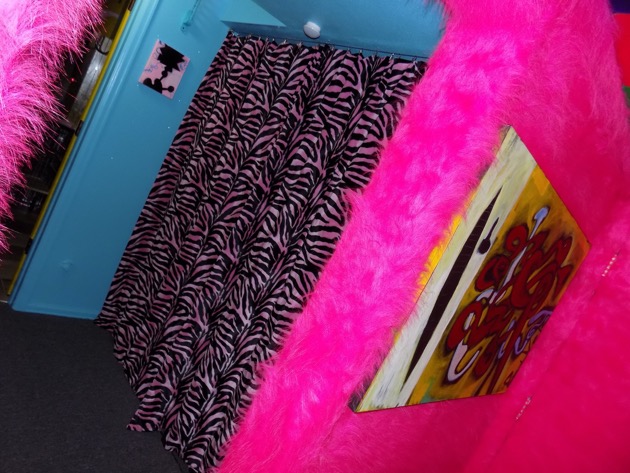 37 laundry & pink fur